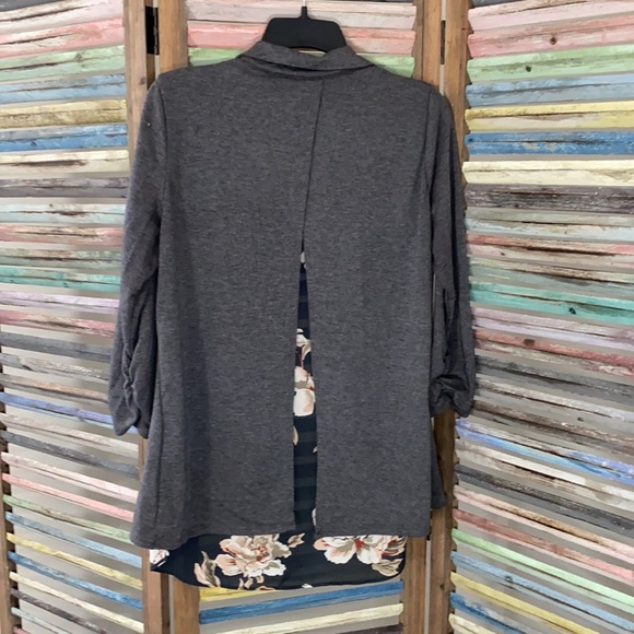 Moa Moa Gray and floral cardigan - Picture 2 of 6